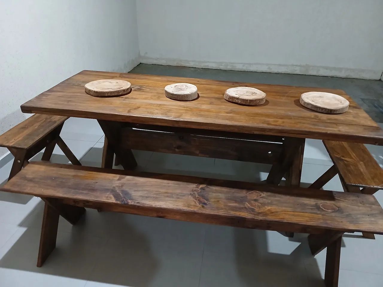Mesa de madeira para área externa com bancos - Foto 3