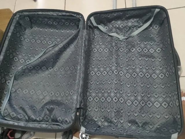 Mala grande pouco rachada  nova por dentro - Foto 4