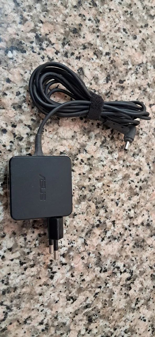 Carregador ASUS.