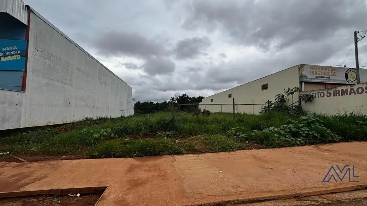 Terrenos em av principal com aptidão comercial