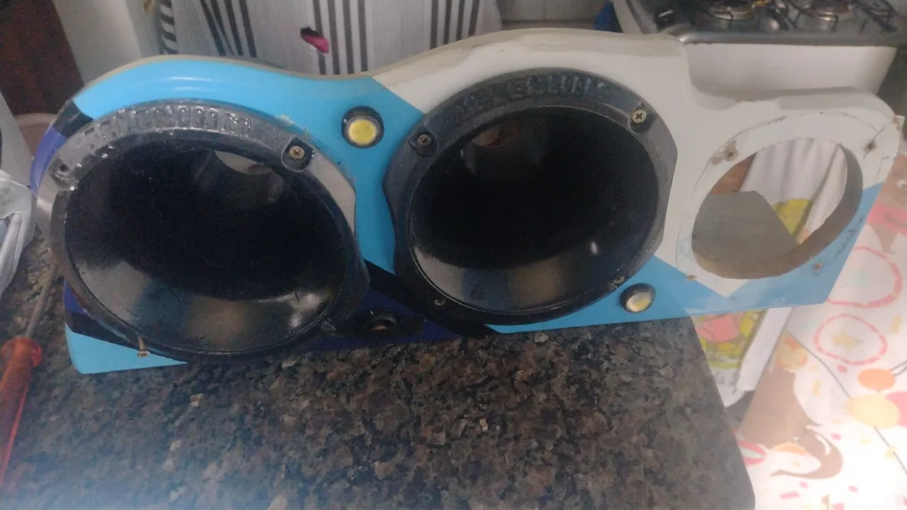Peças de som.. médio Eros de 12.. já na caixa 500$ e suporte ja com os expansores 100$