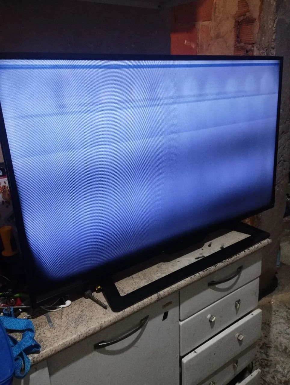 TV Philips com display queimado. Conserto ou retirada de peças 