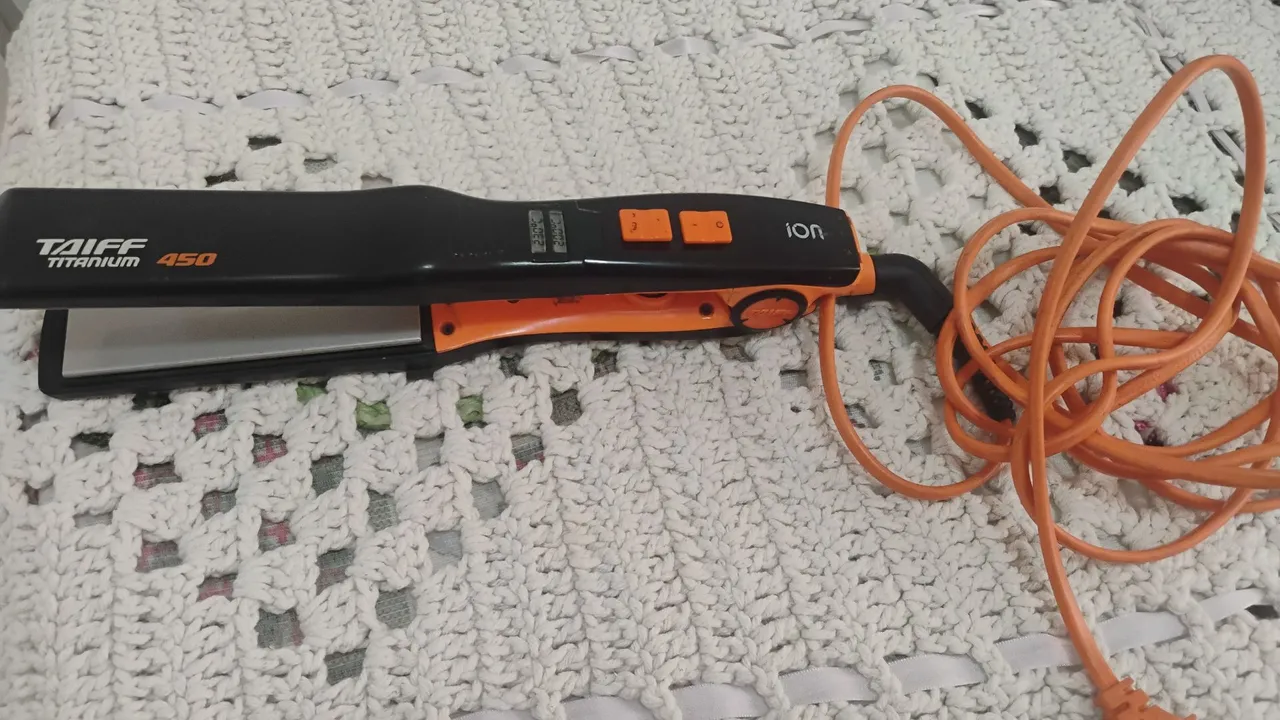 Prancha Taiff Titanium 450 Ion