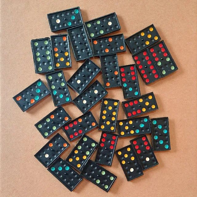 brinquedo - jogo de dominó preto (usado) - Foto 3