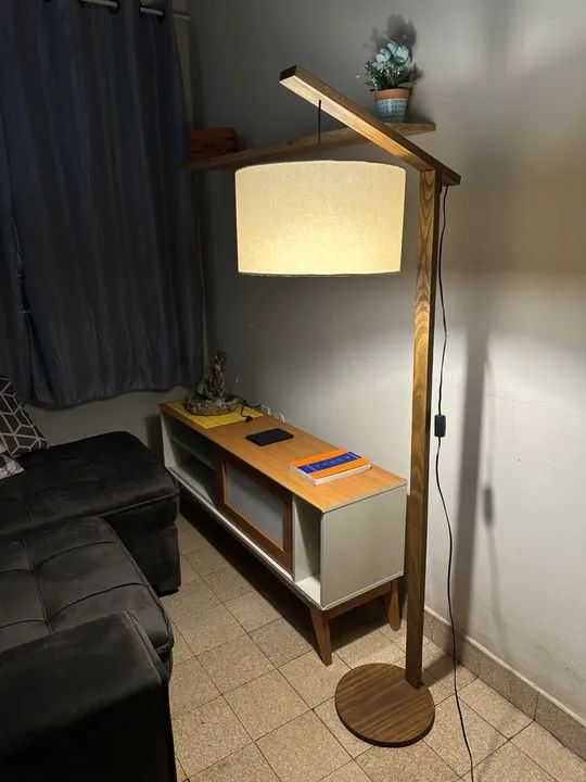 Abajur de chão de madeira - Frete grátis! - Foto 4