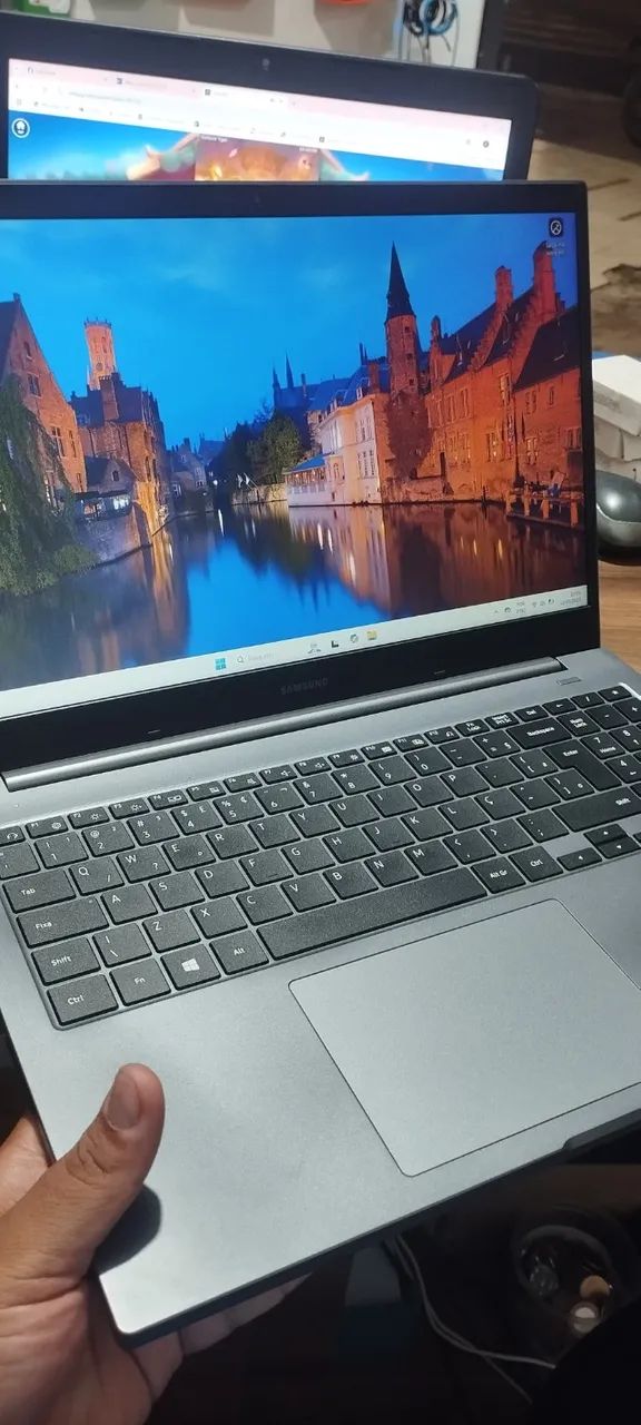 Notebook i5 pouco tempo de uso (rapido)