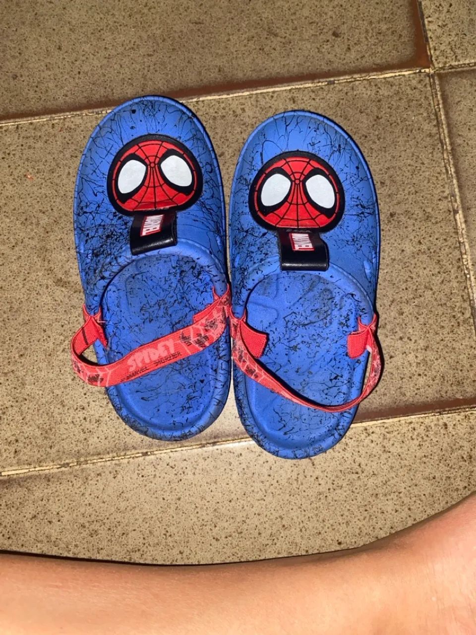 Sandálias Homem-Aranha número 25 