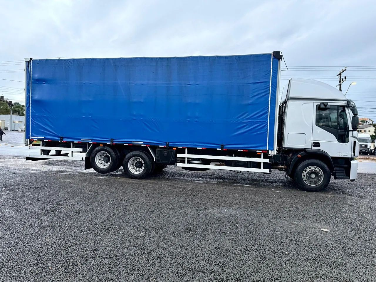 Iveco Tector 24300 ano 2022 / 77.000km Total Sider - Foto 3