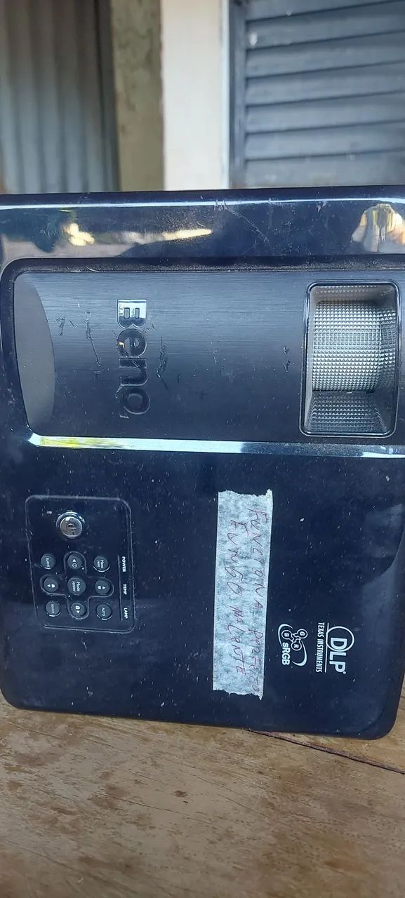 Benq MP512 projector with mold on screen corner64573481245570123