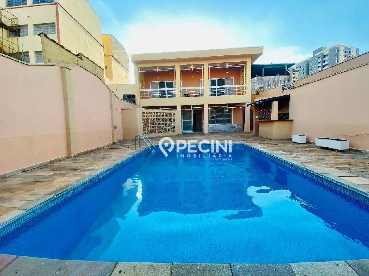 Casa para venda no Centro com piscina em Rio Claro/SP.