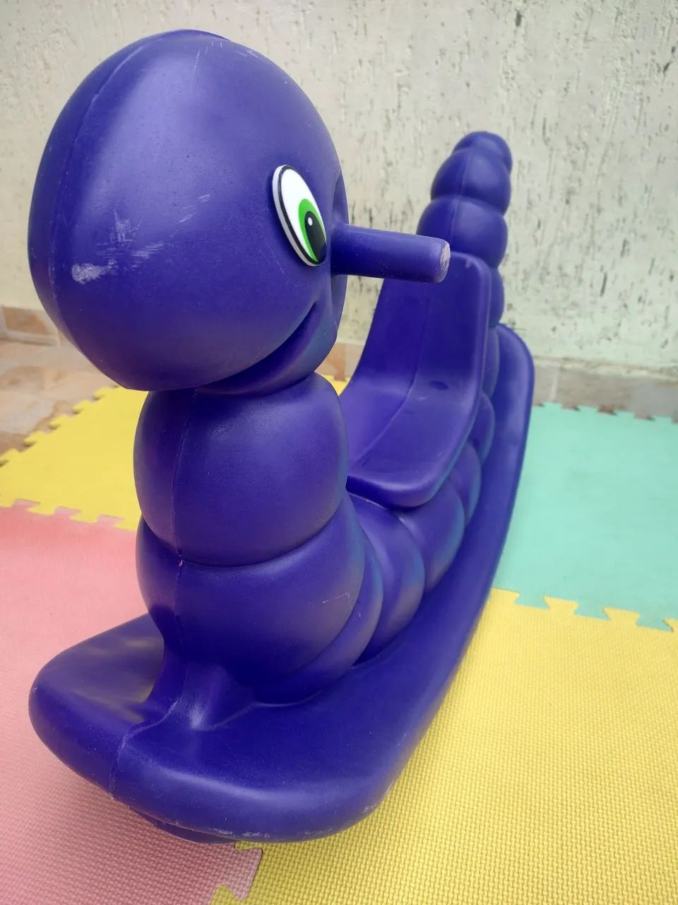 Gangorra minhoca infantil 