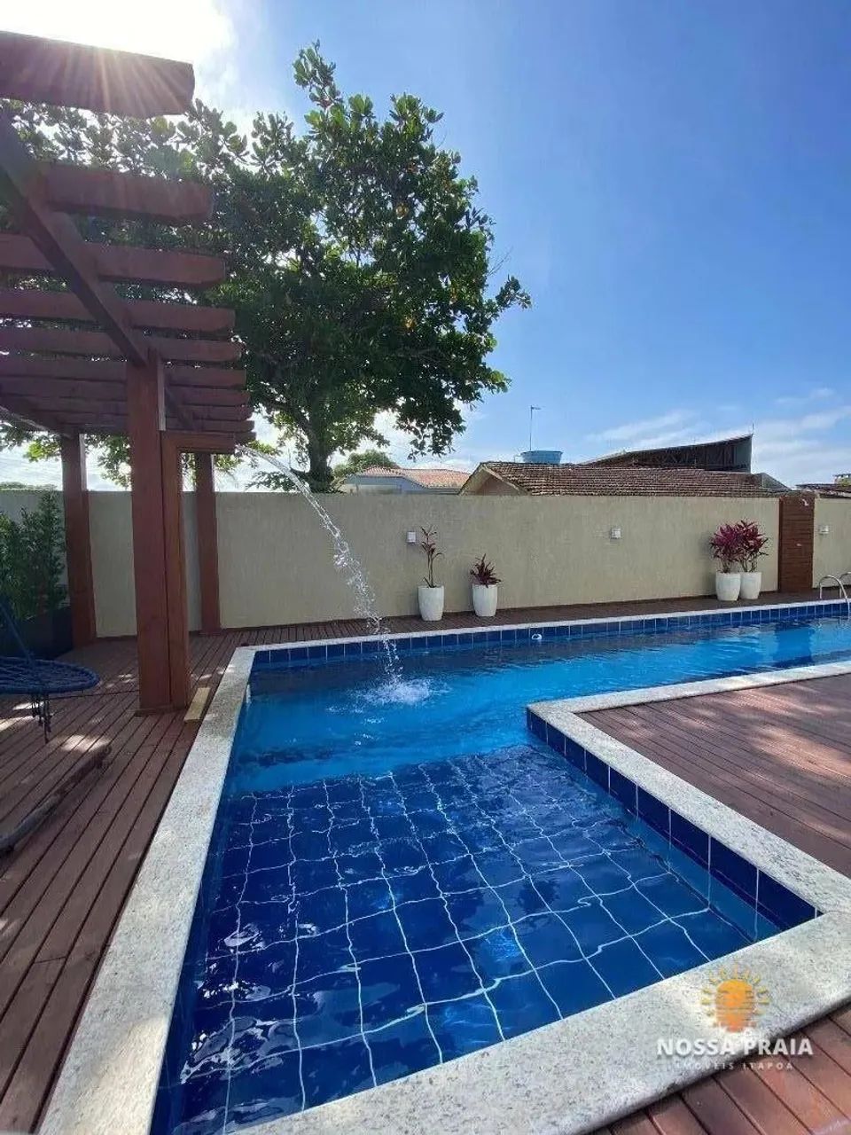 Sobrado de esquina com piscina à venda, 456 m² por R$ 2.600.000 - Itapema do Sai II - Itap - Foto 2