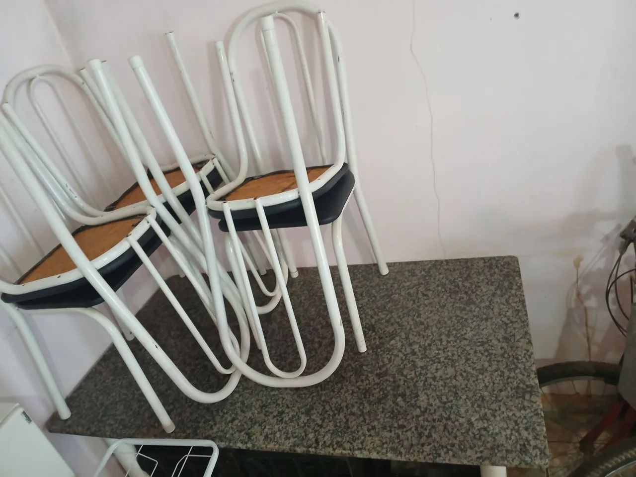 Vendo mesa de jantar 6 cadeiras  - Foto 4