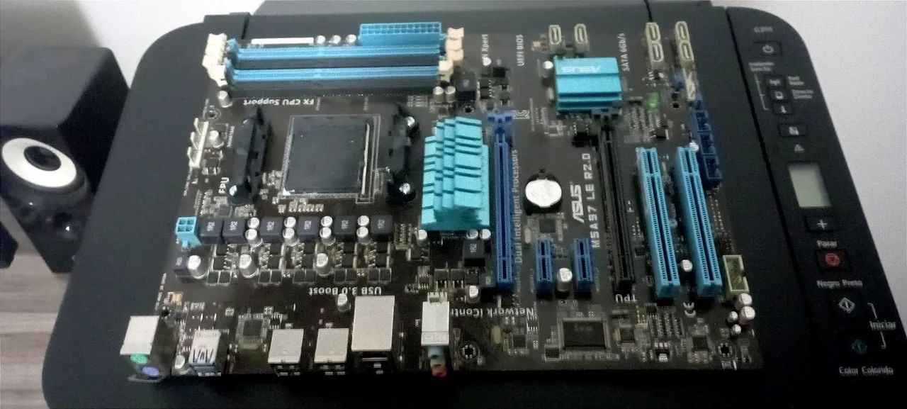 Placa Mãe Asus M5a97 Le R2.0 AM3+ Para Phenom/FX