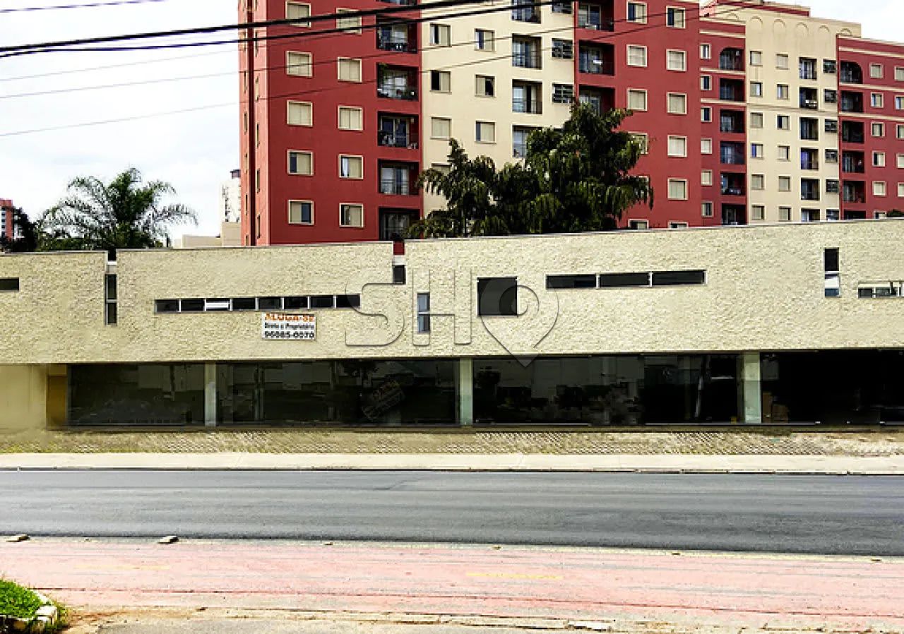 Galpão na Avenida Direitos Humanos, 1070  796 m²