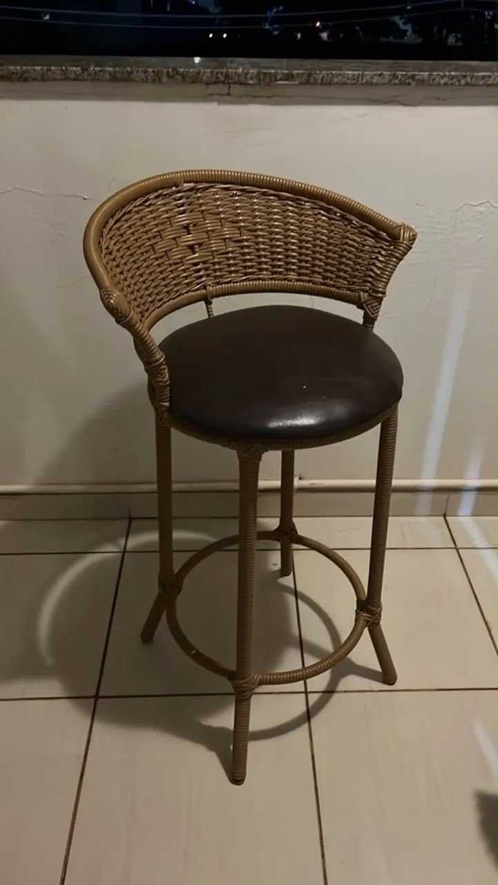 Mesa alta com 2 banquetas  - Foto 2