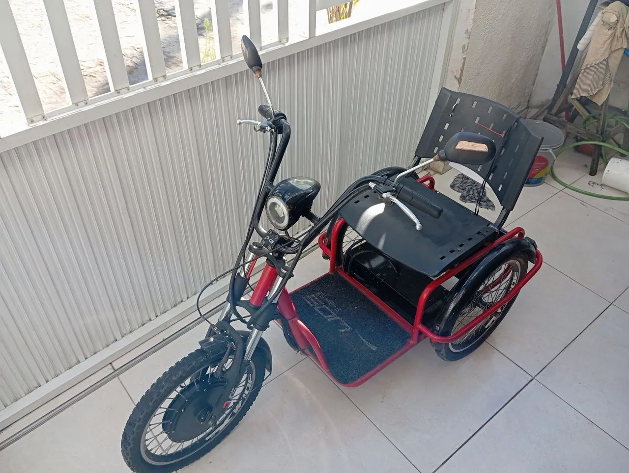 Triciclo elétrico 