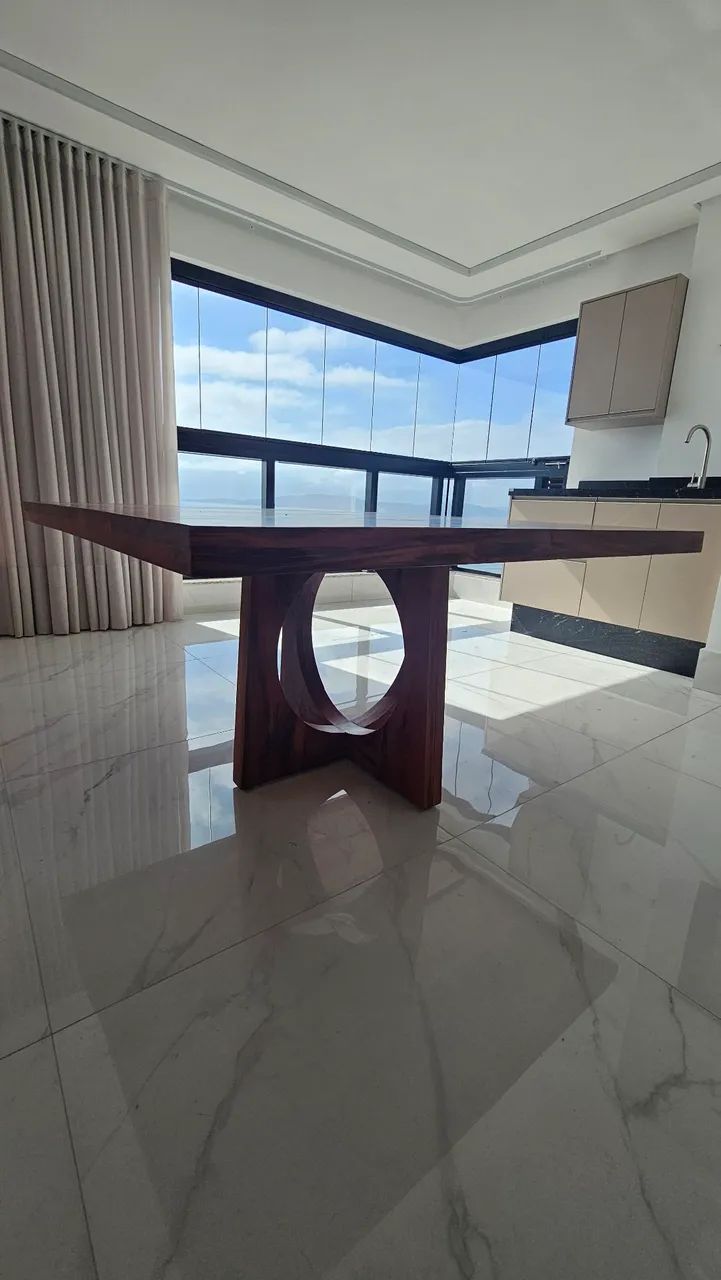 Mesa em madeira maracatiara maciça