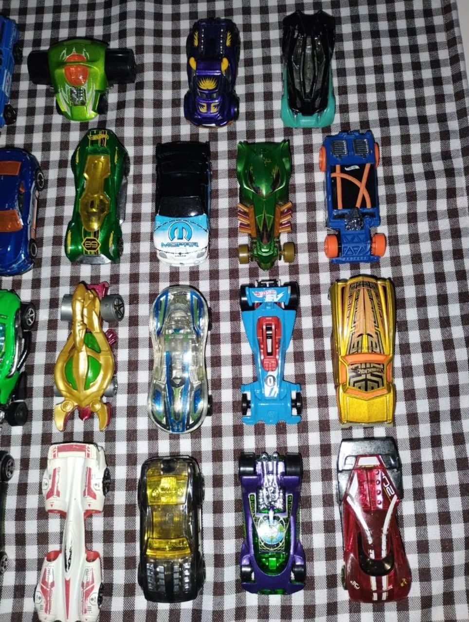 Carrinhos Hotwheels lote - Foto 4