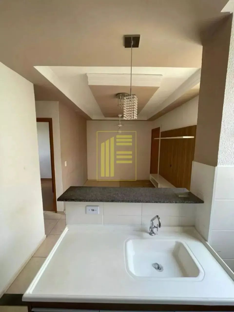 Apartamento com 2 quartos e garagem, com armários planejados - Foto 3