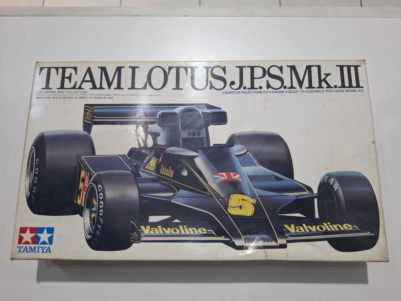 自動車 TSM MODEL 1/43 JPS Team Lotus Set Kit de Montar Tamiya Team Lotus J.P.S. MK III Sem Montar na Caixa