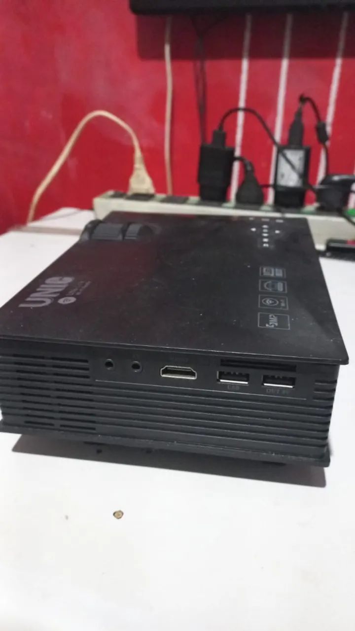 Projetor Unic com a imagem embaçada