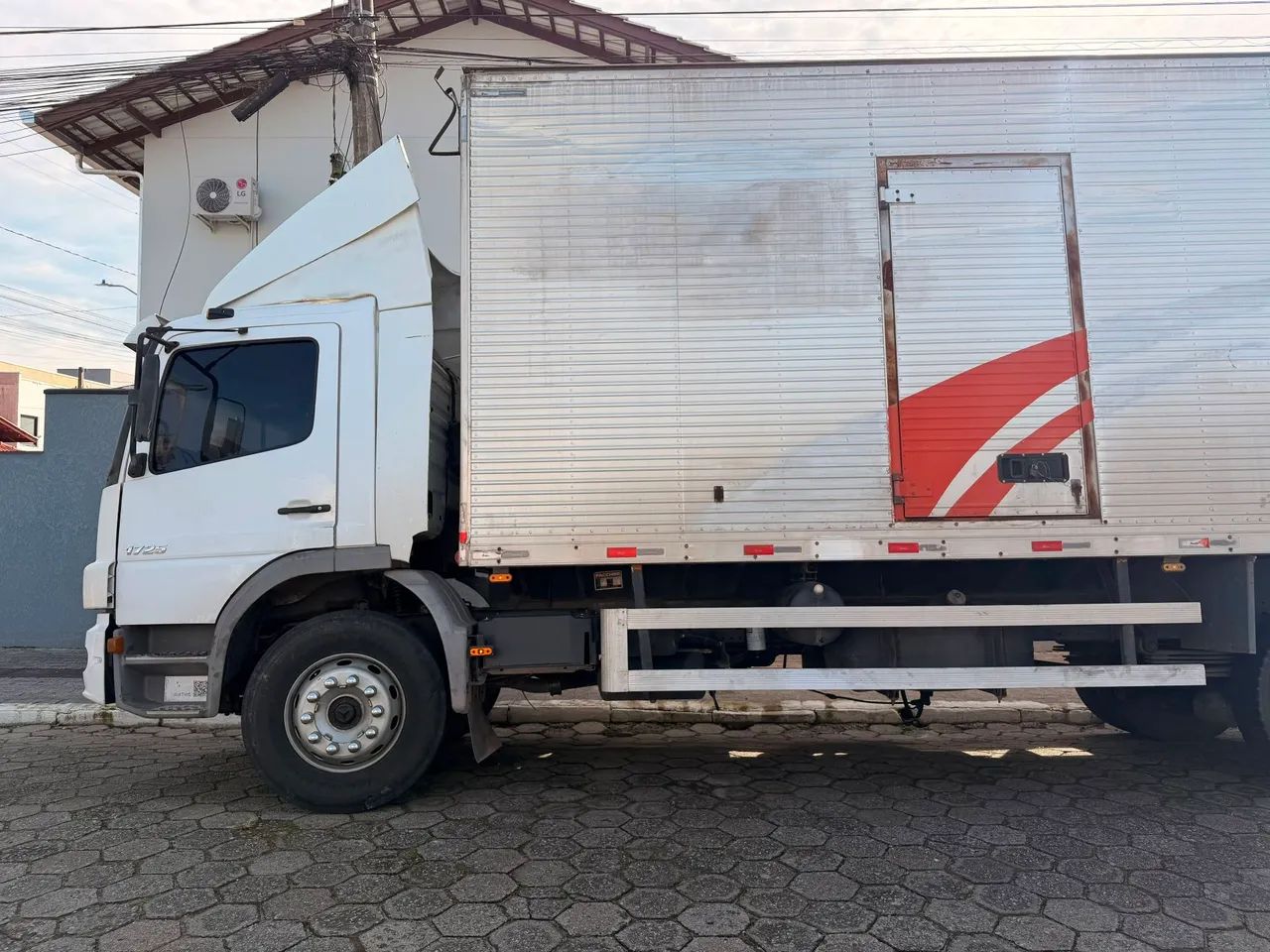 Mercedes-Benz Atego 2007 Baú 7,5mts - Foto 3