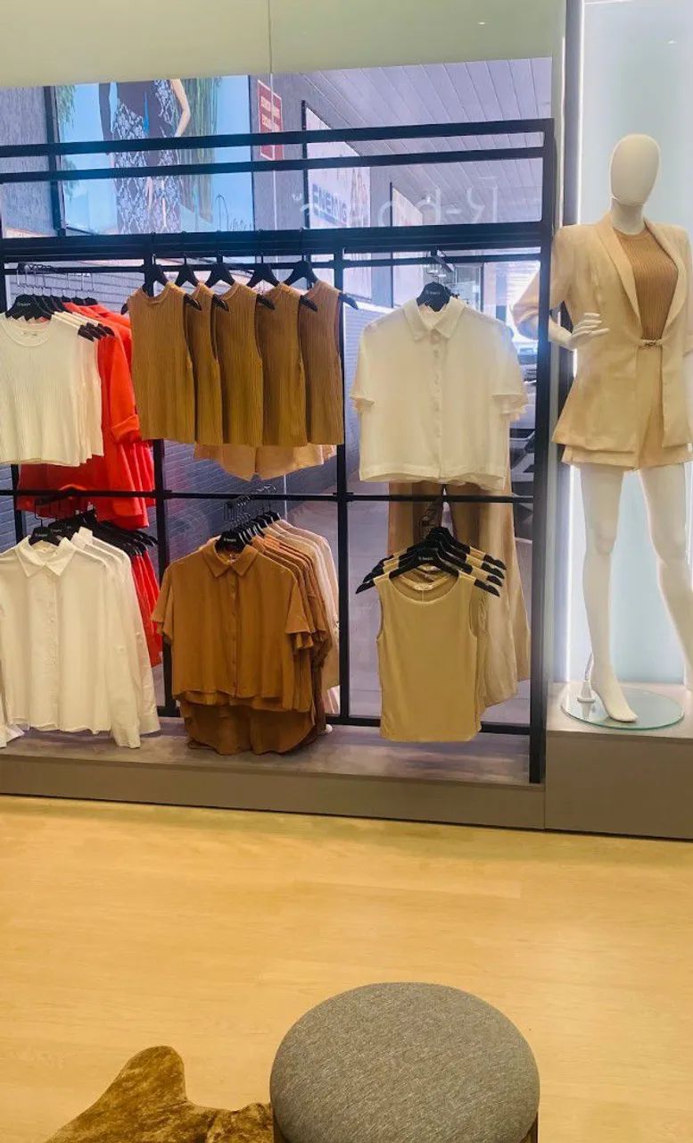 Vendo duas araras planejadas interativas para loja de roupa com 1 base de led de manequi - Foto 4