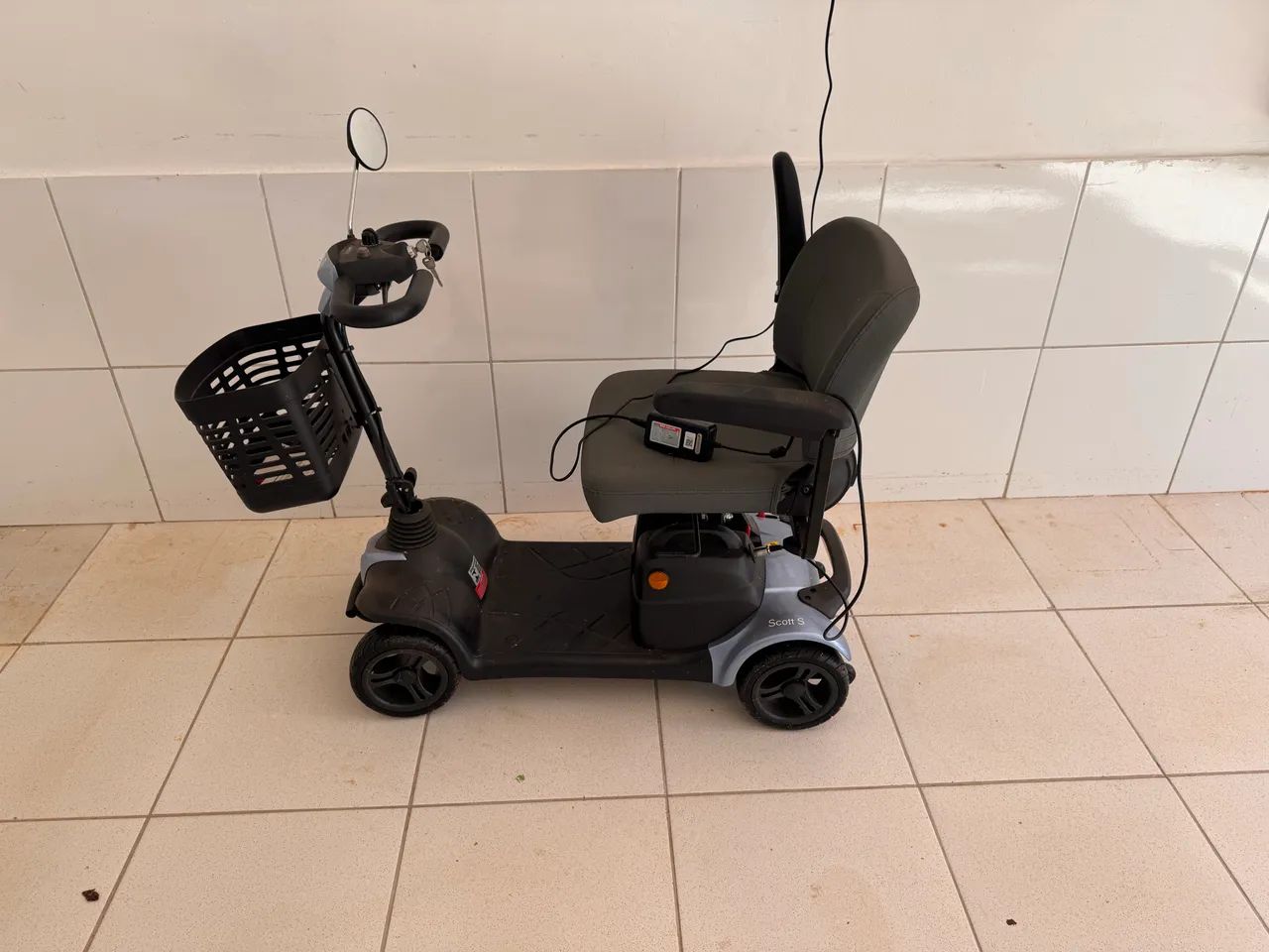 Cadeira de rodas motorizada  - Foto 2