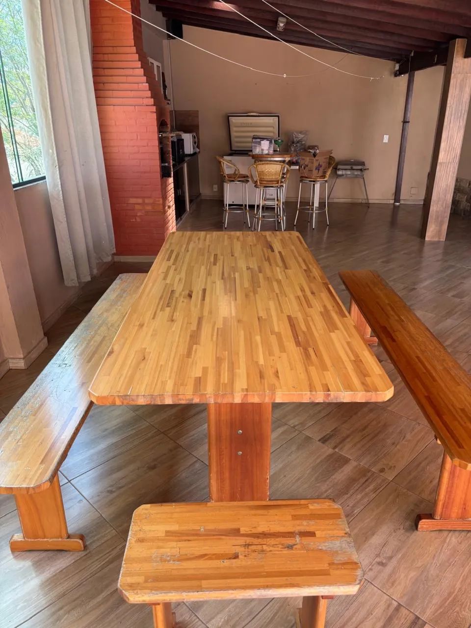 Mesa 2,15m 100% madeira com 4 bancos - Foto 2