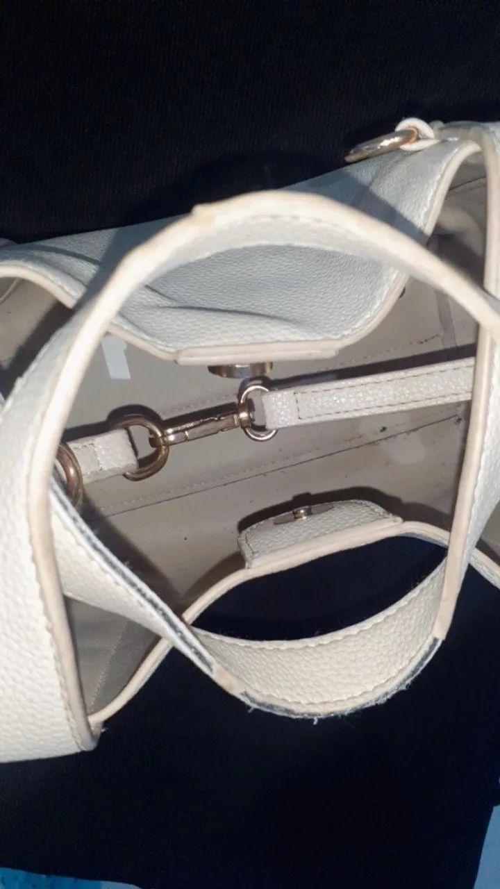 ? Bolsa Média Off White com Fecho de Imã + Pompom - Foto 3