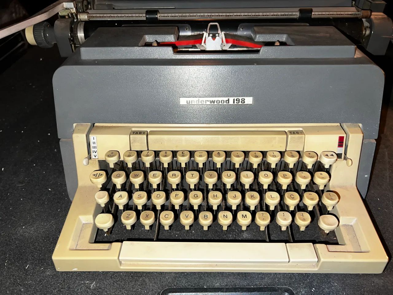 Máquina de Escrever Olivetti Underwood 198 - Foto 4