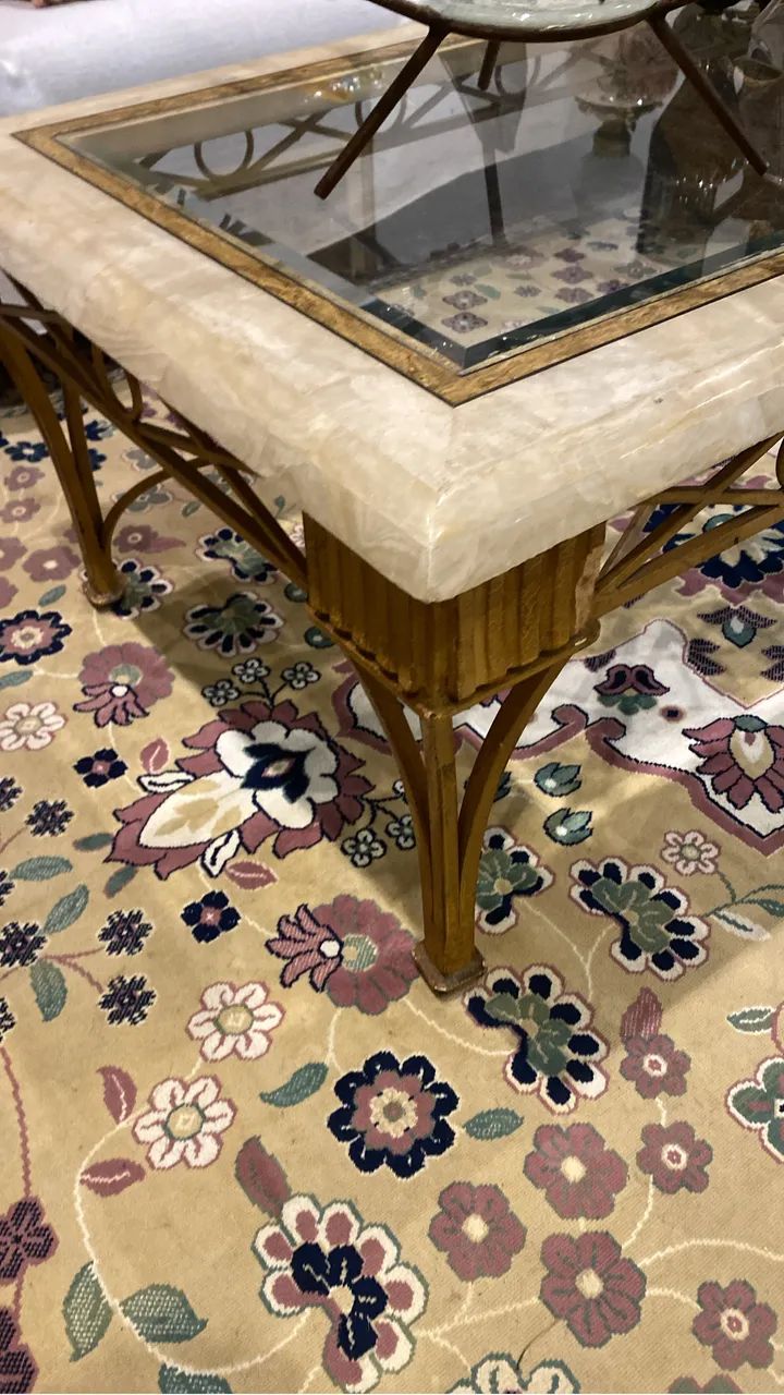 Mesa de Centro Dourada com Vidro e Metal Detalhado  - Foto 2