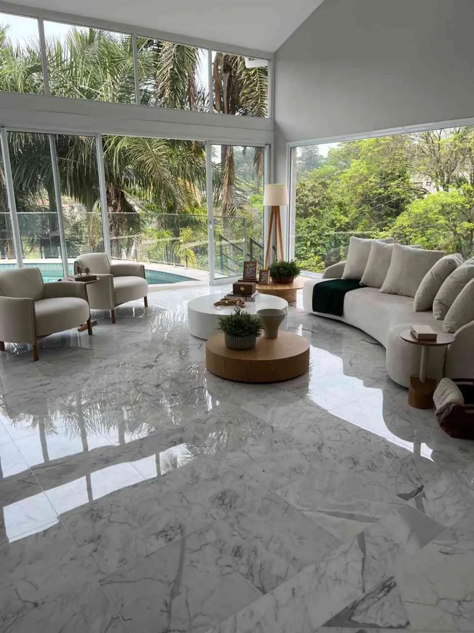 CASA EM CONDOMÍNIO FECHADO!