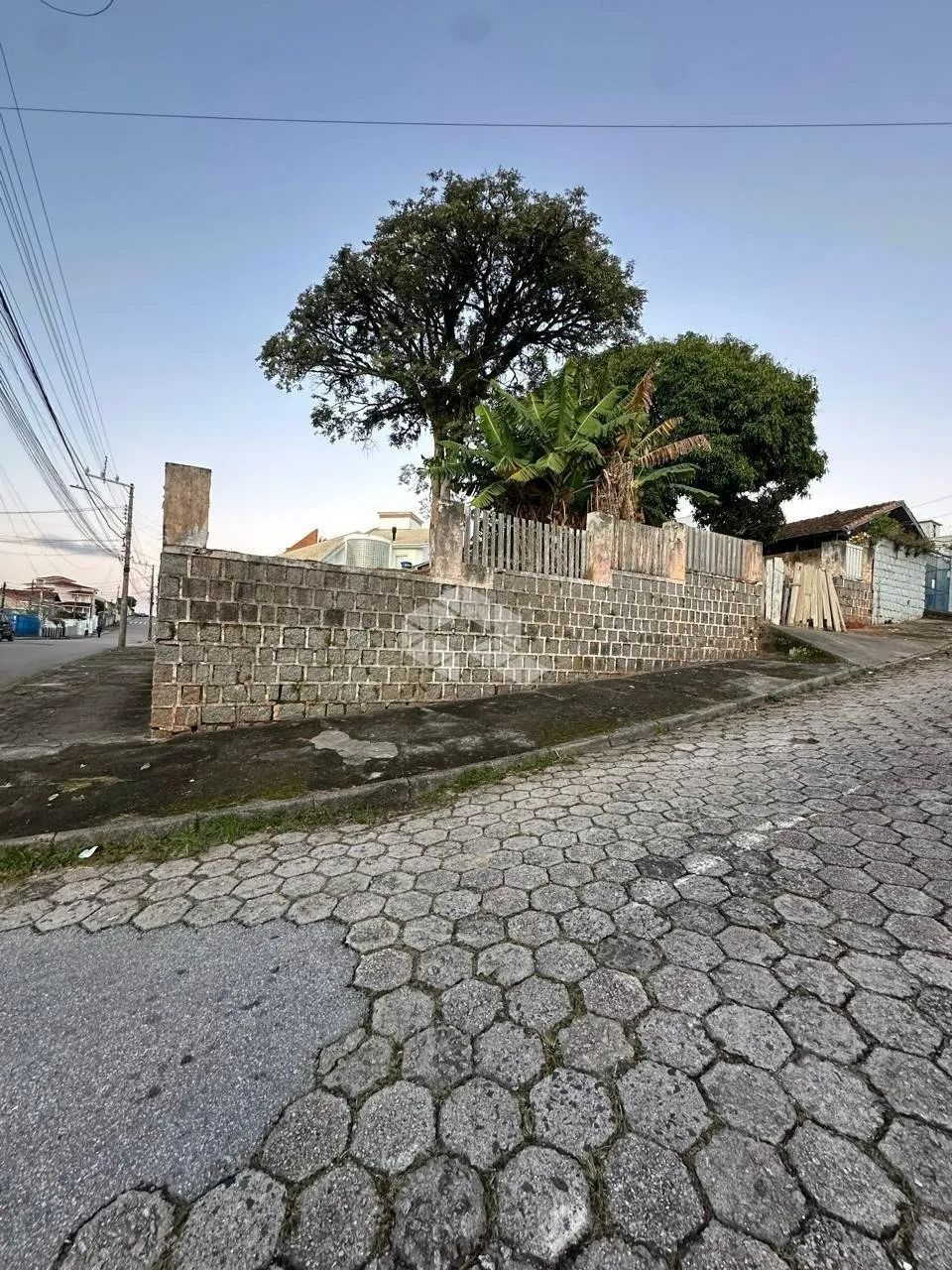 TERRENO À VENDA COM 419 M² NO JARDIM ATLÂNTICO, FLORIANÓPOLIS