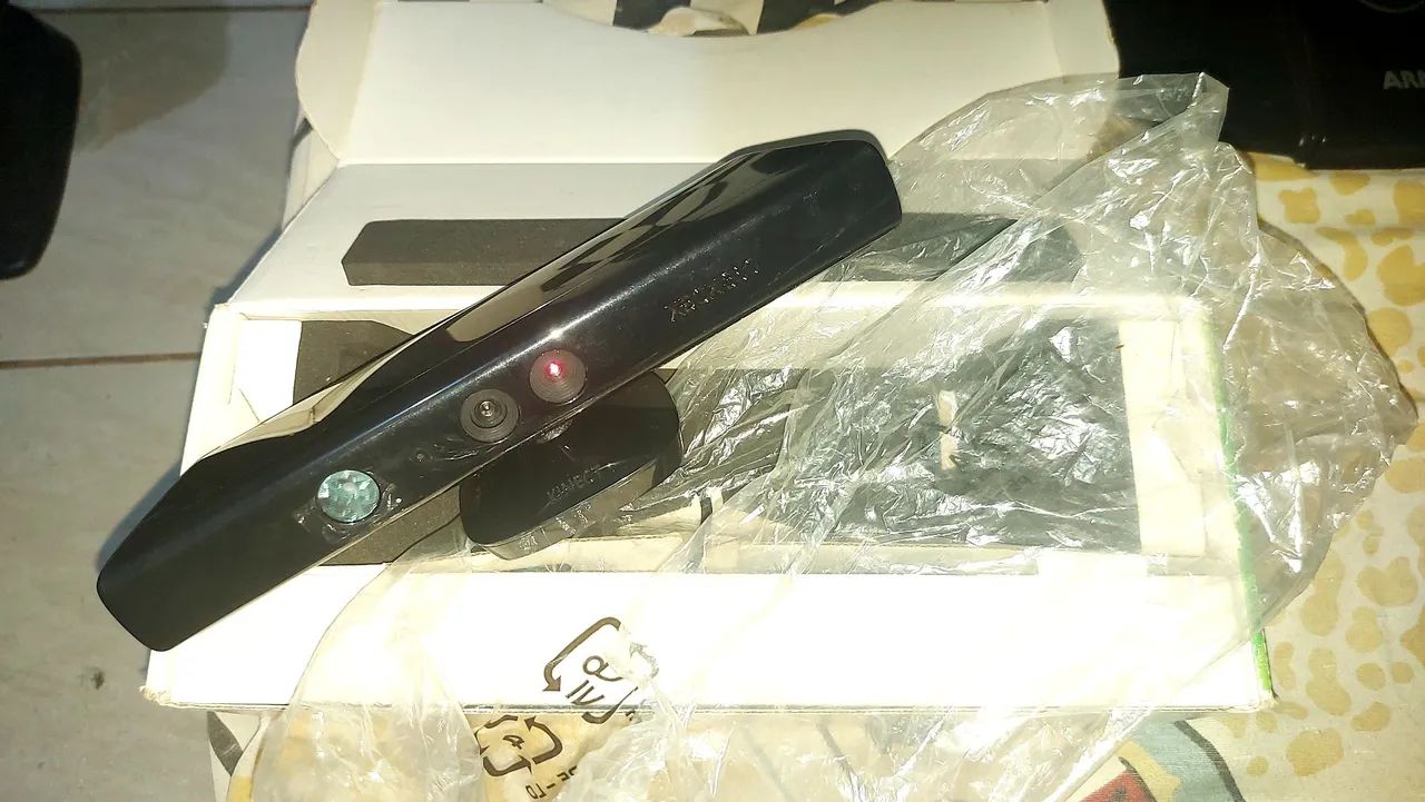 Kinect Sensor + 5 Jogos Originais - Foto 3