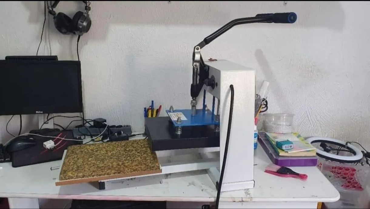Máquina de prensar e máquina de caneca 