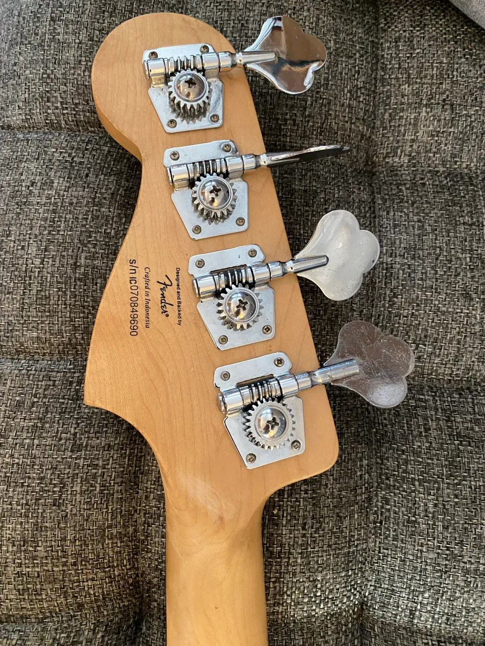 squier precision bass