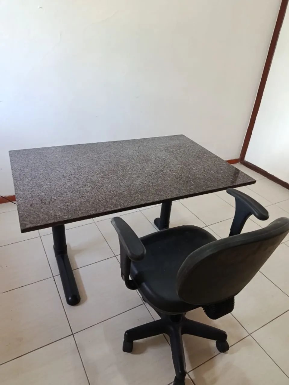 Mesa de trabalho tampo de granito - Foto 2