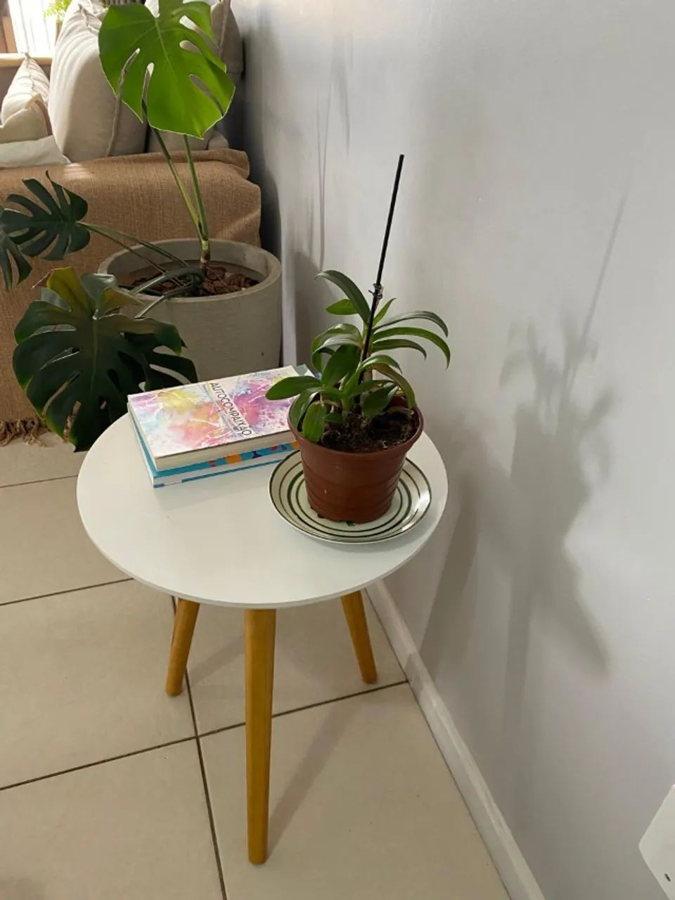 Mesa Lateral Branca / Mesa de Apoio. Compacta e Versátil - Foto 3