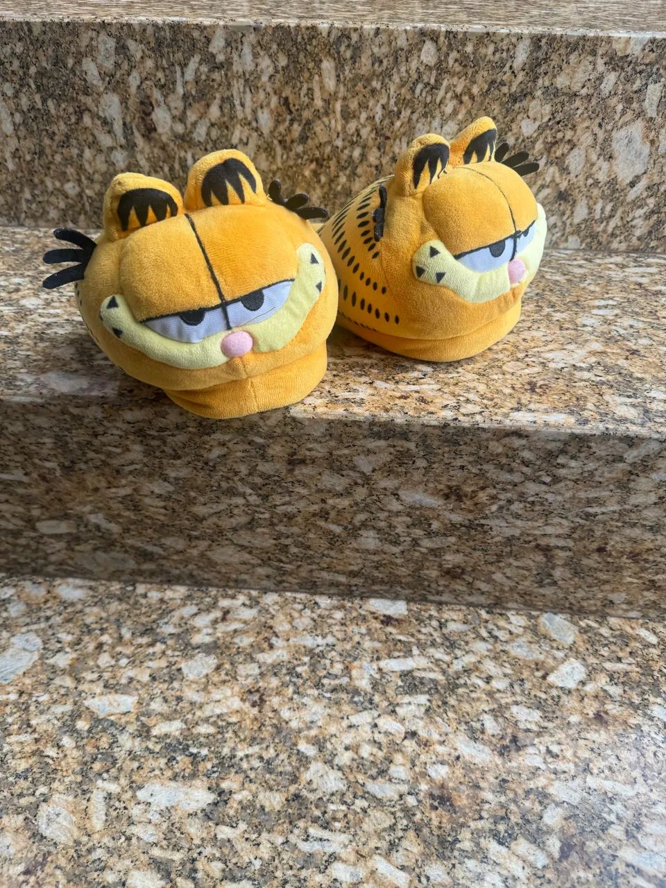 Pantufa garfield tamanho P - TAM 25 a 30