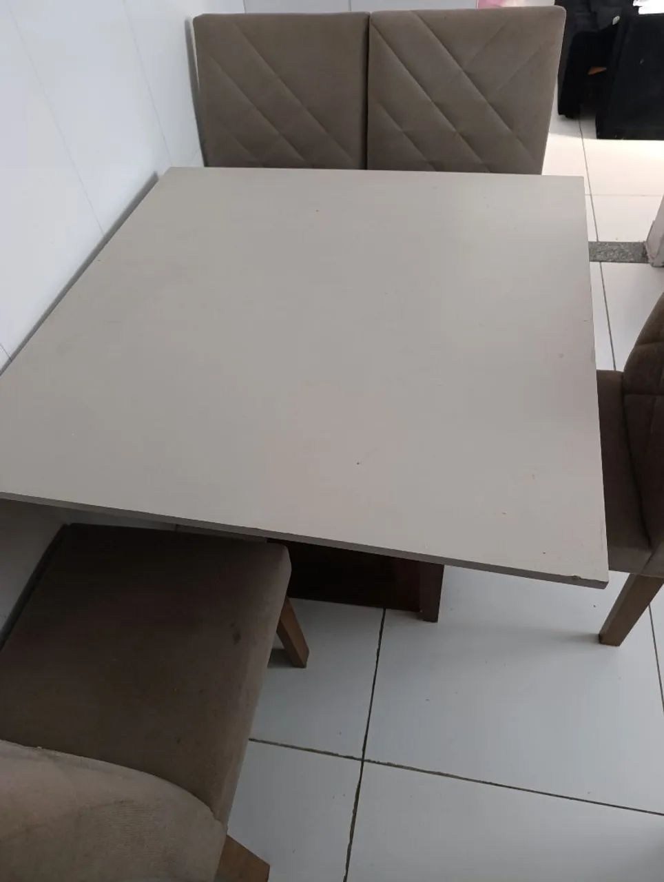 Conjunto mesa de jantar 4 cadeiras 