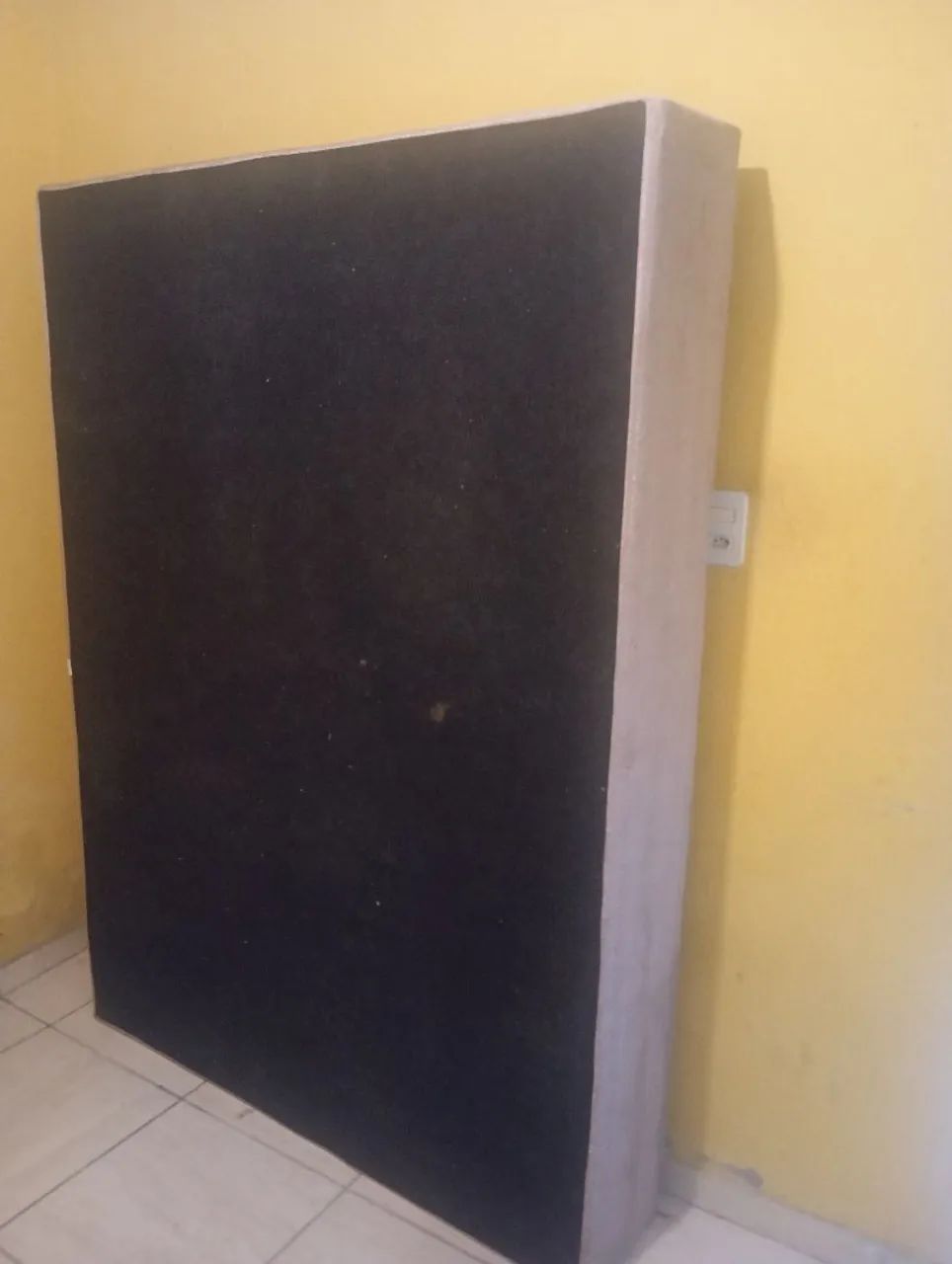 Vender rápido cama box, sem os pés.