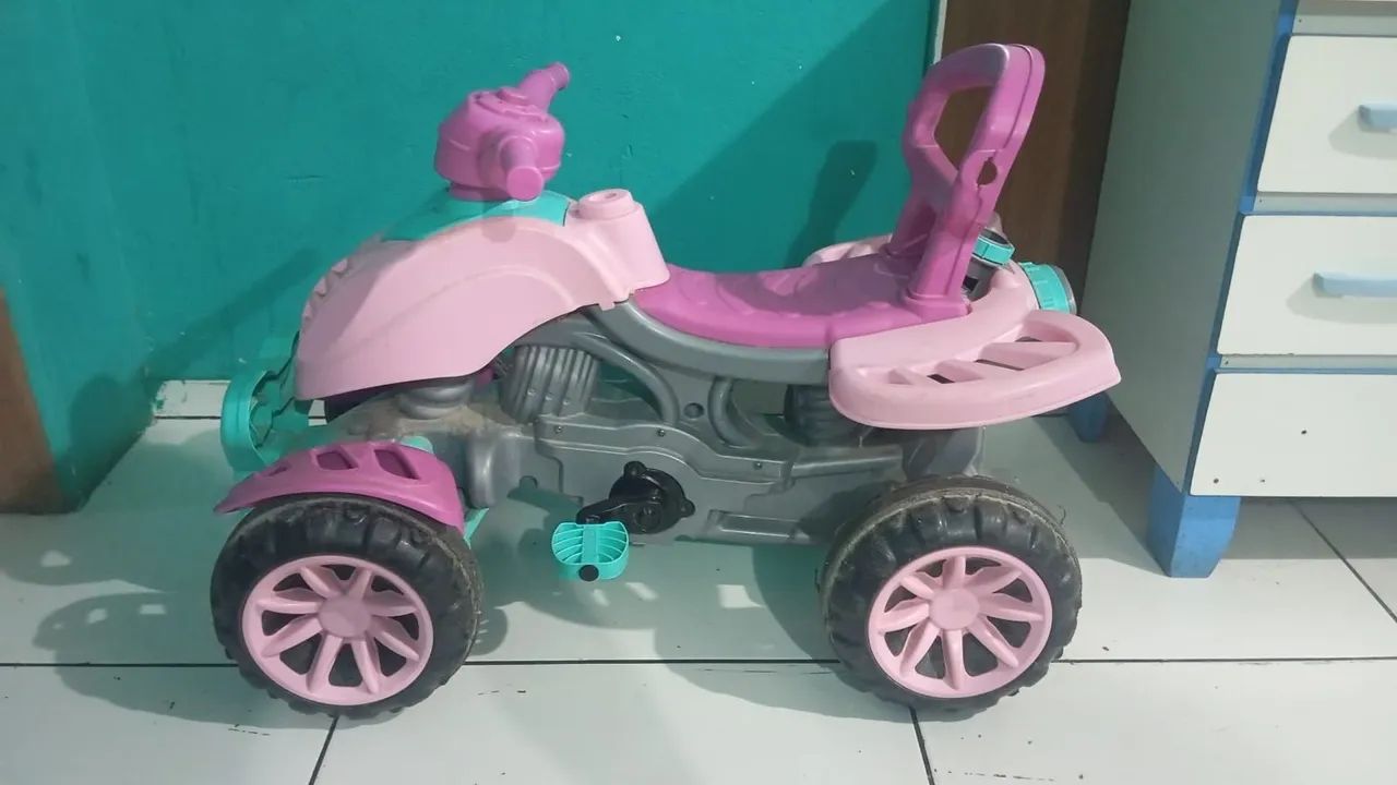 Quadriciclo infantil,obs tem todos os acessórios 