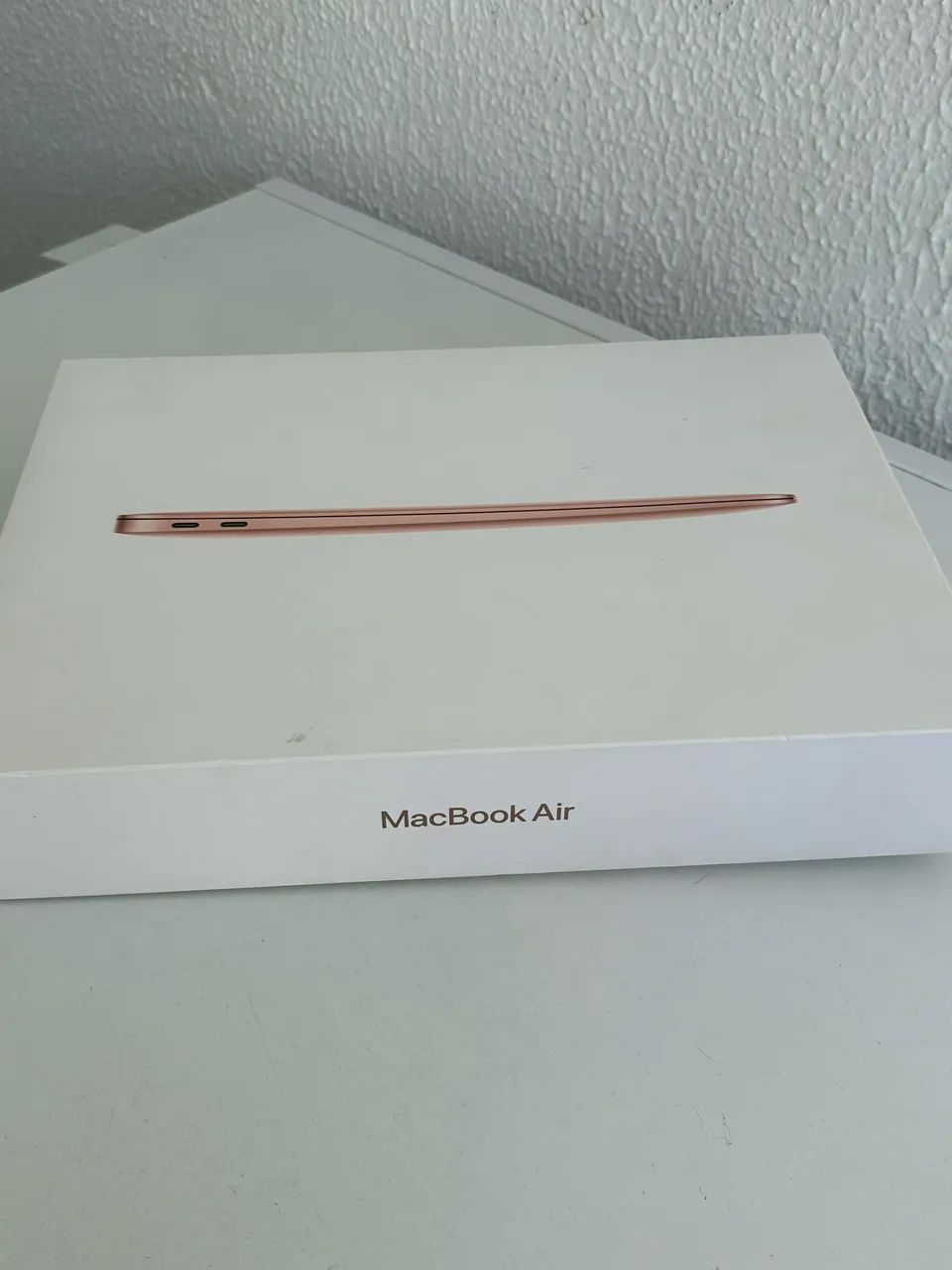 MACBOOK AIR