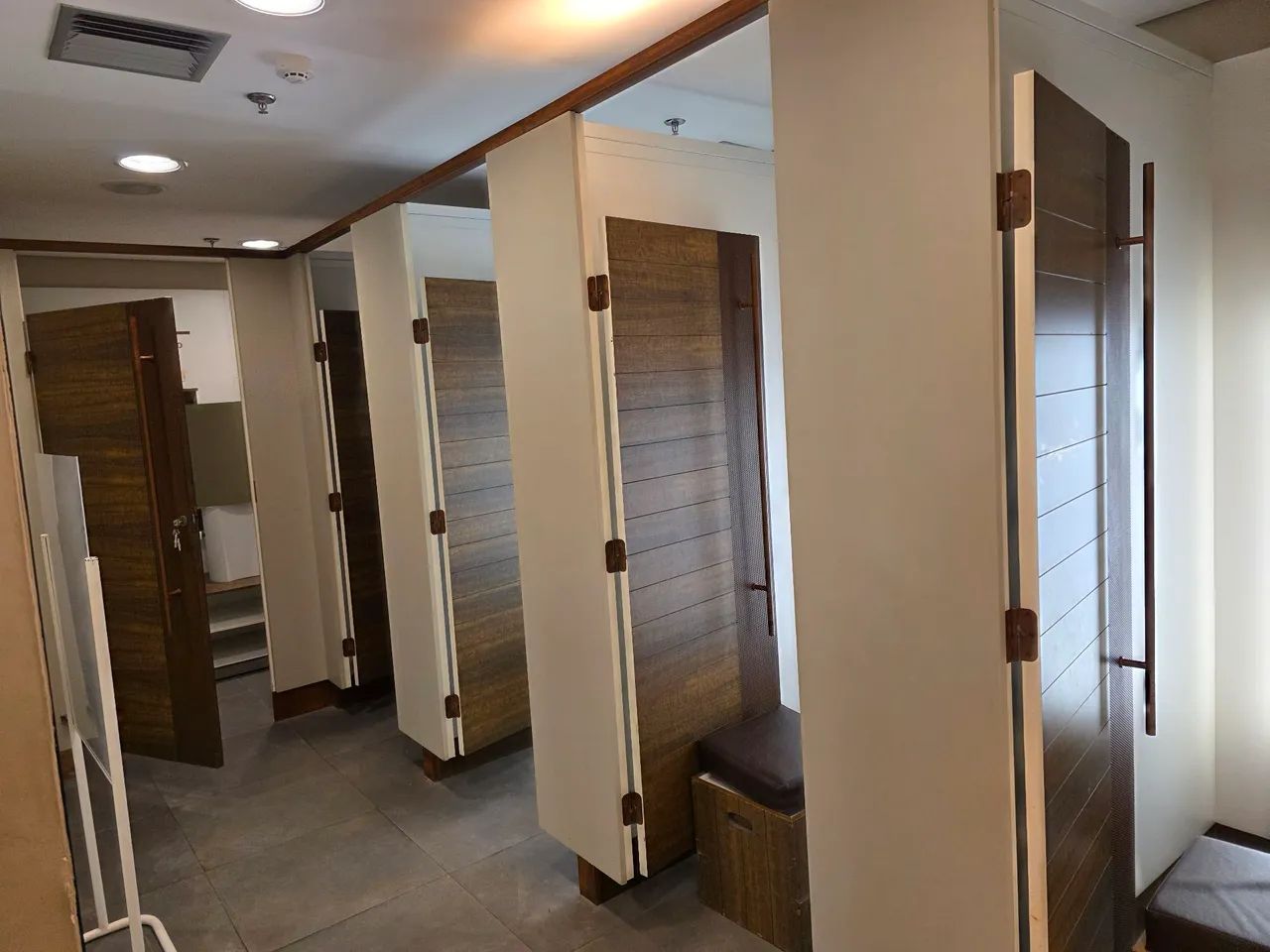Vendo Mobiliário para loja de roupas - Foto 2