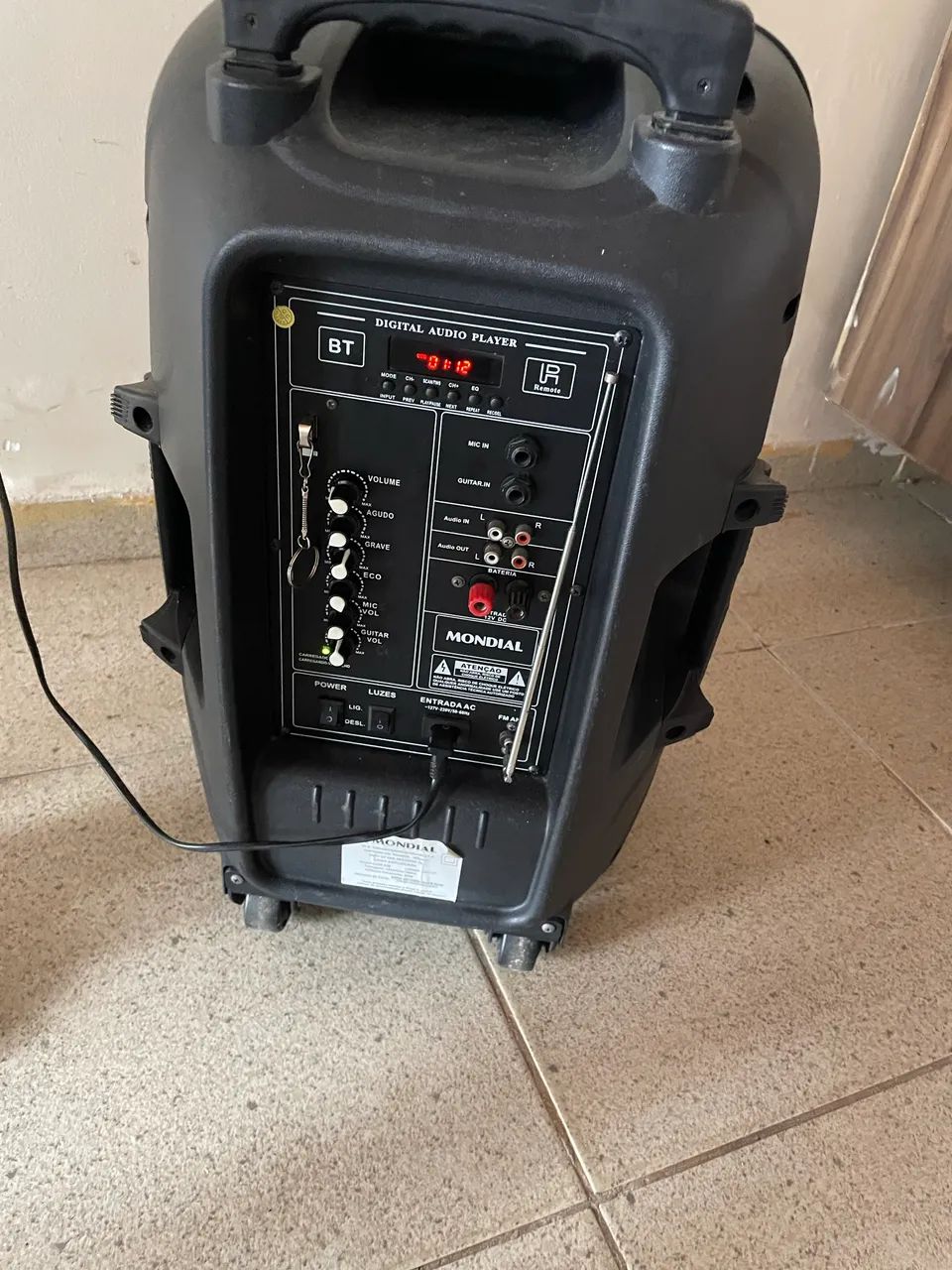 Caixa de som amplificada 
