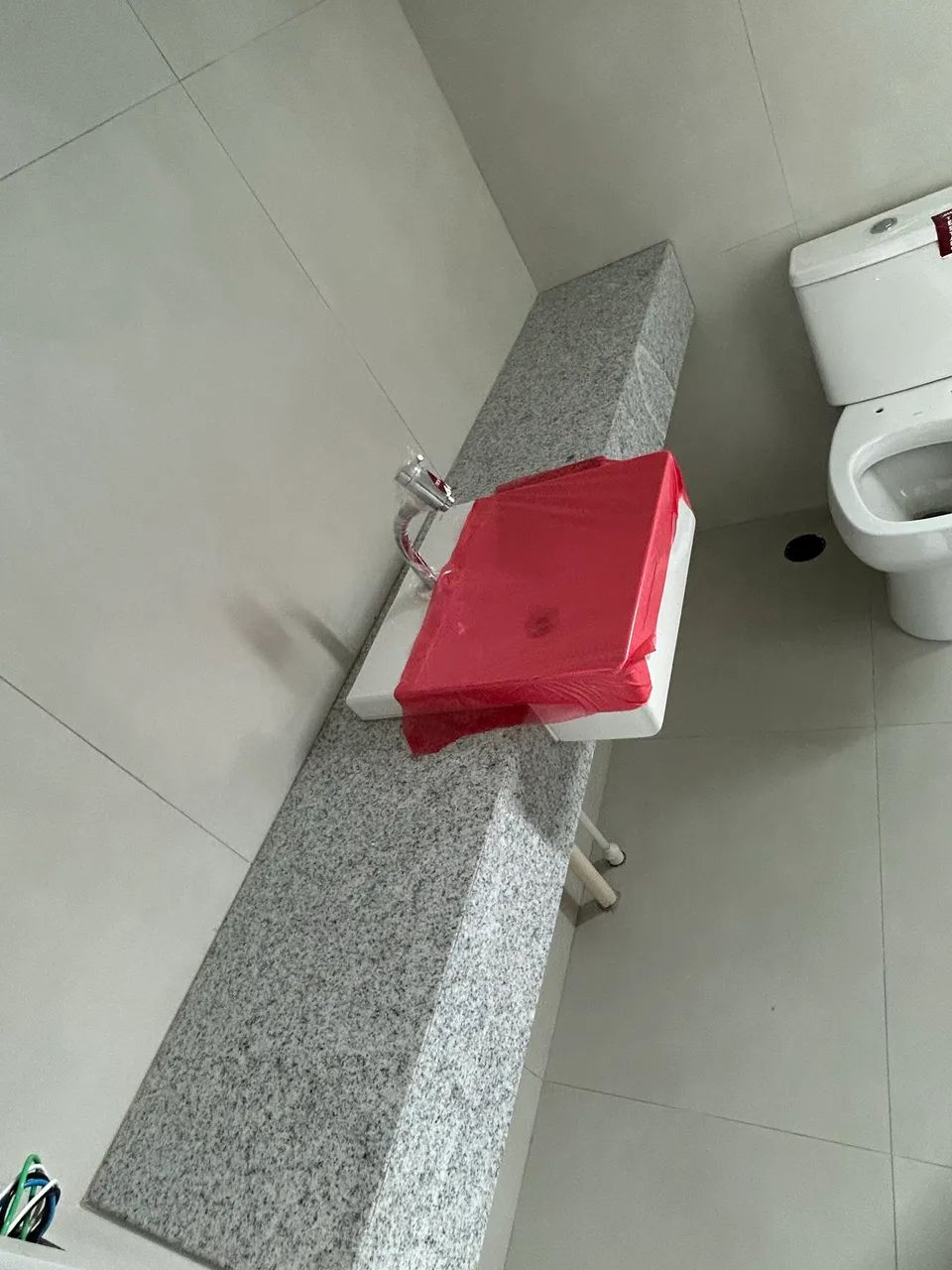 Vendo pia em granito com a Cuba e torneira - Foto 5