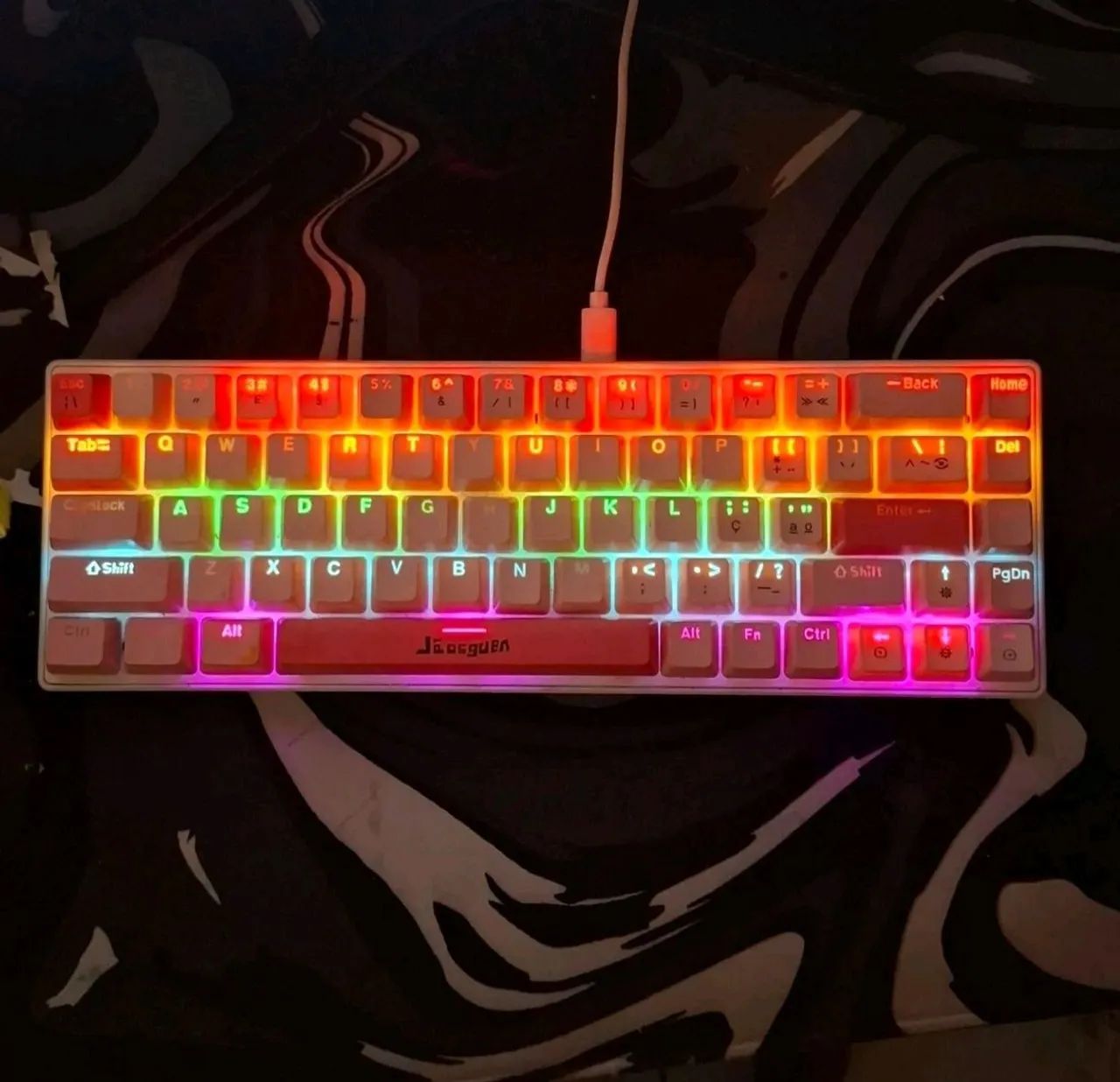 vendo teclado 60% com switch vermelho