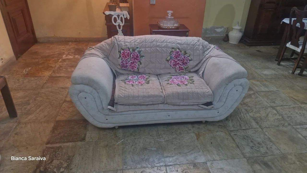 Sofá 2 Lugares Elegante e Confortável  - Foto 4